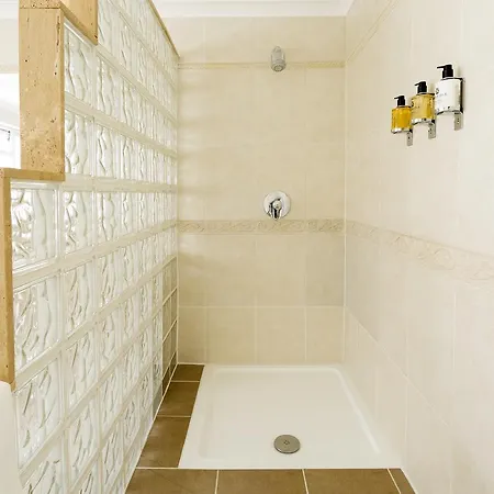 The Savoy Jersey Hotell 4*