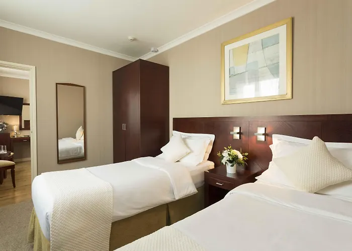 Otel The Savoy Jersey 4*